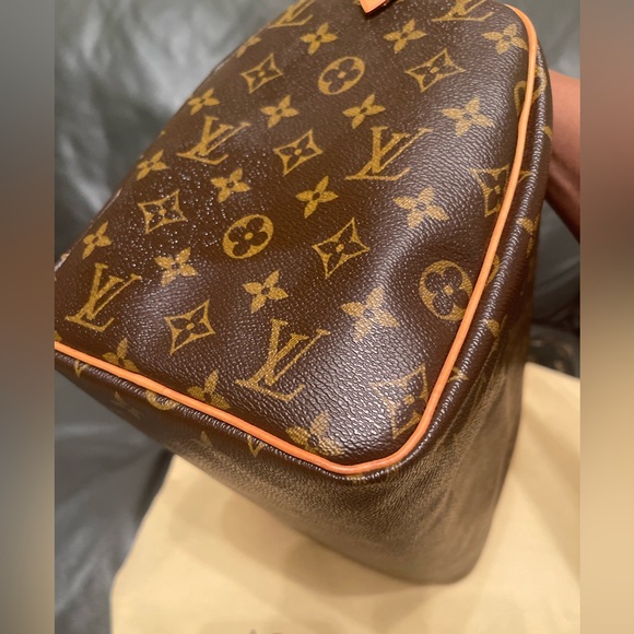 Preowned Louis Vuitton speedy 30 in excellent condition. - Picture 9 of 14